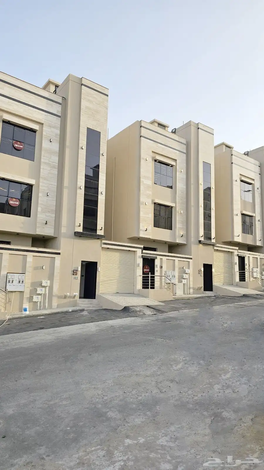 للبيع شقق تمليك 6غرف وصاله حي الاسكان موقع ممتاز 0