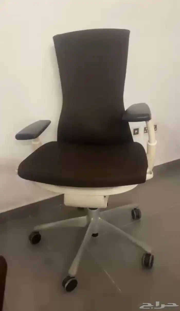 للبيع كرسي هيرمان ميلر ايمبودي 0