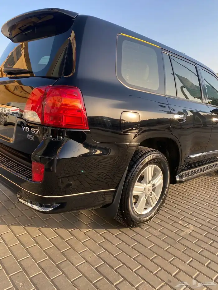 2013 لاندكروزر VX.R بلد 16
