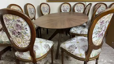 طاولة طعام جديدة من ( هوم سنتر ) مع كراسي تفصيل خشب وطني 2