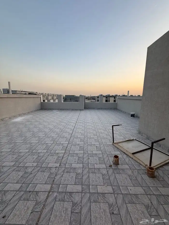 للبيع فلتين قريبه من بحر الراكه حي ثروه 4