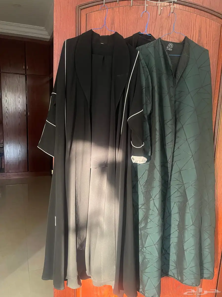 ثلاث عبايات ب 200 0