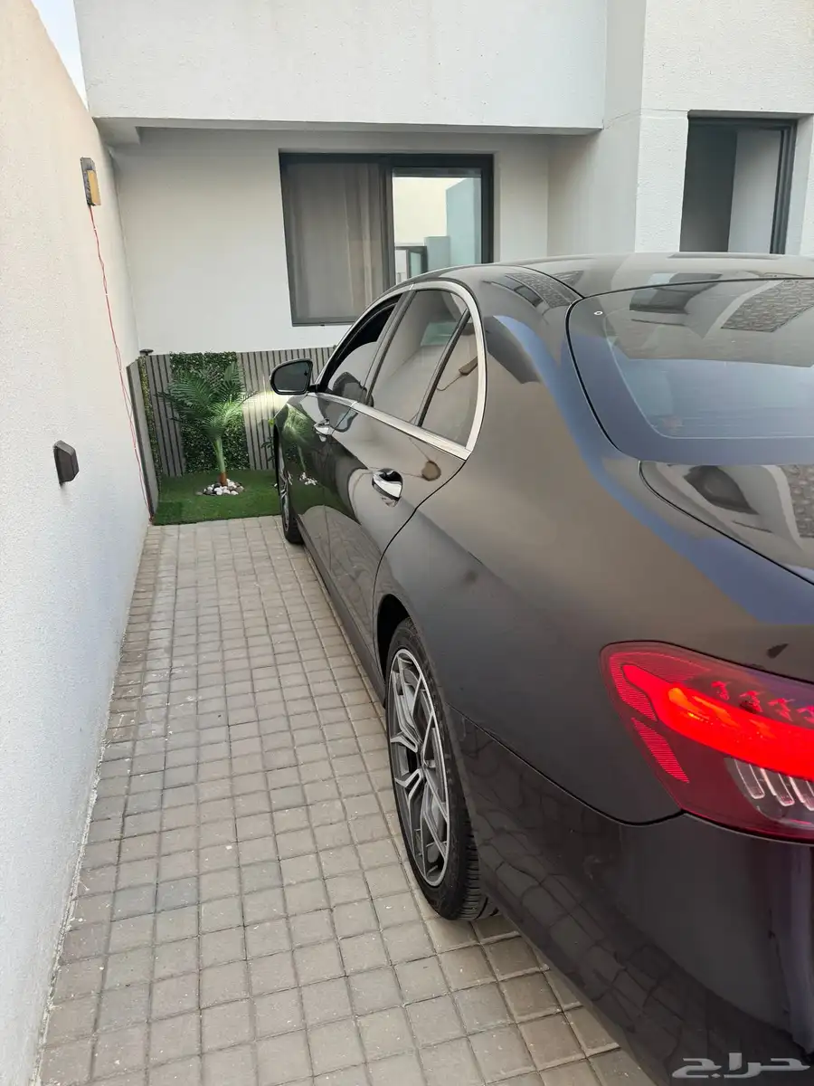 مرسيدس E350 موديل 2021 اسود 6