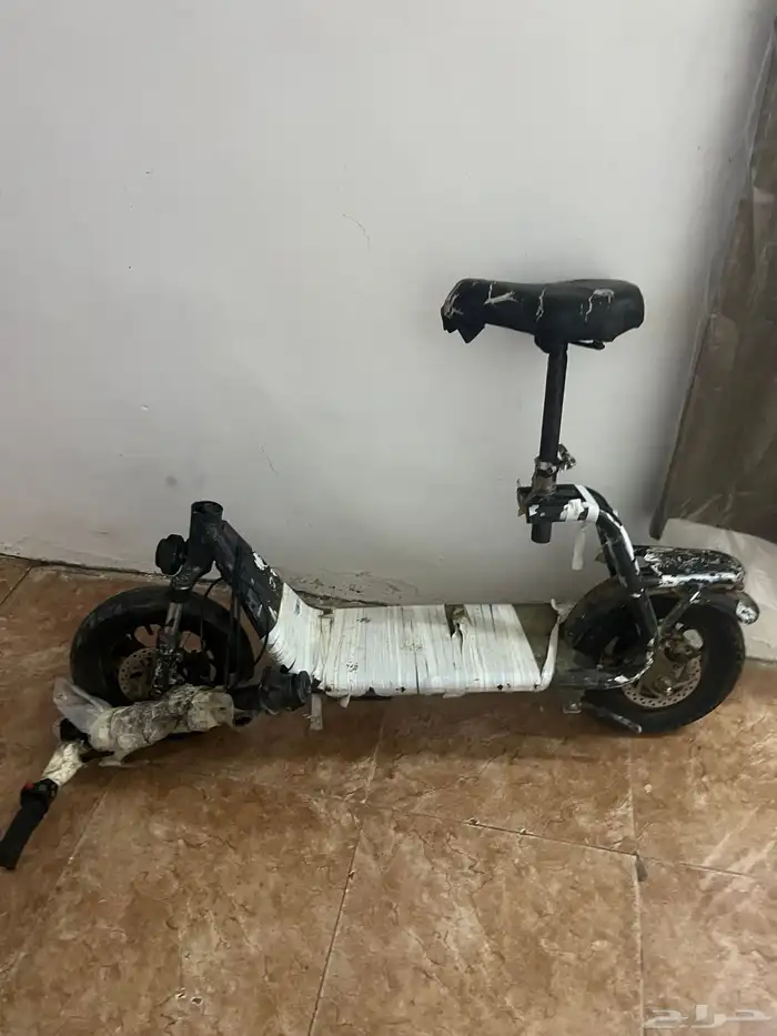 اسكوتر نظيف بطاريه نظيفه بس الدعسه خاربانه والدركسون مكسور 2