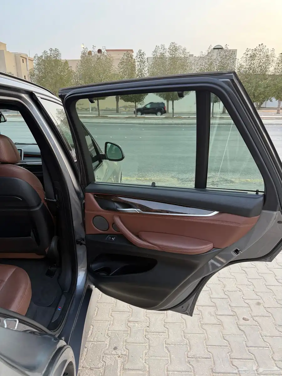 سيارة BMW X5 12