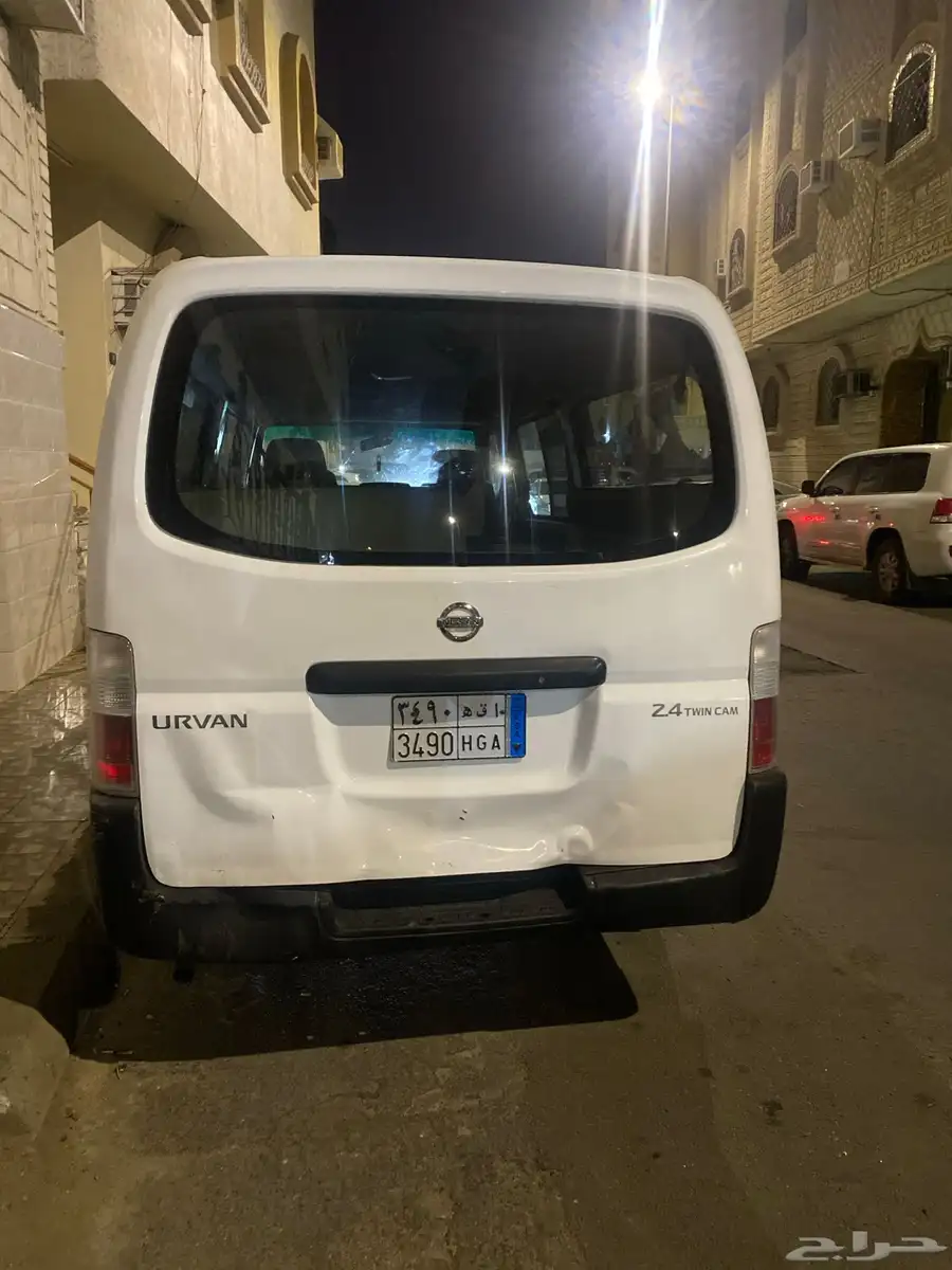 باص نيسان 3