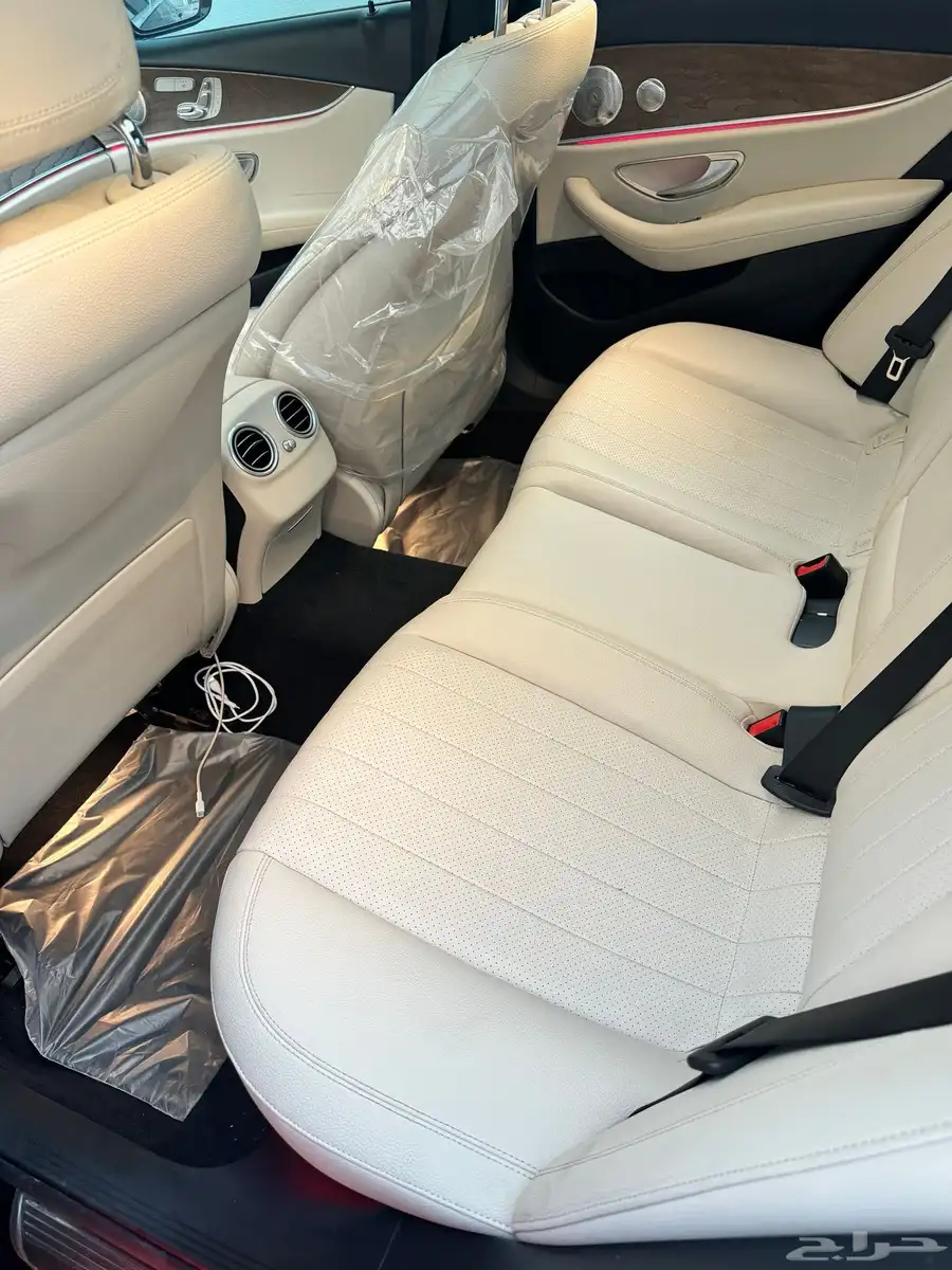 مرسيدس E350 موديل 2021 اسود 4