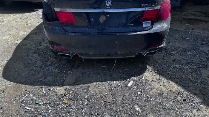 صدام بي ام دبليو 750i للبيع   ديكورات ابواب 4