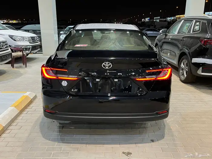 تويوتا كامري LE نص فل بنزين 2025 سعودي 3
