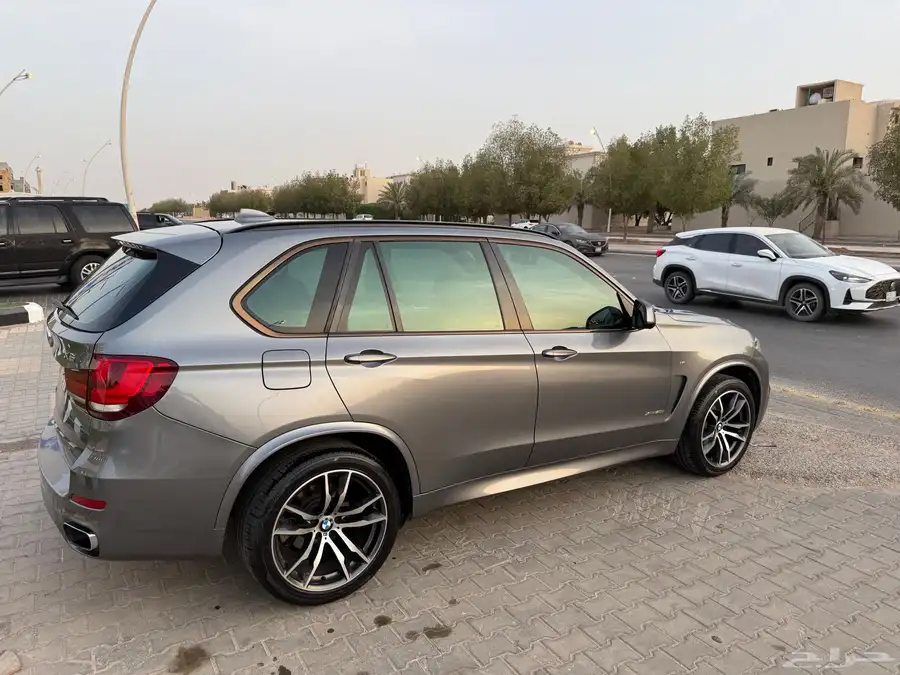 سيارة BMW X5 6