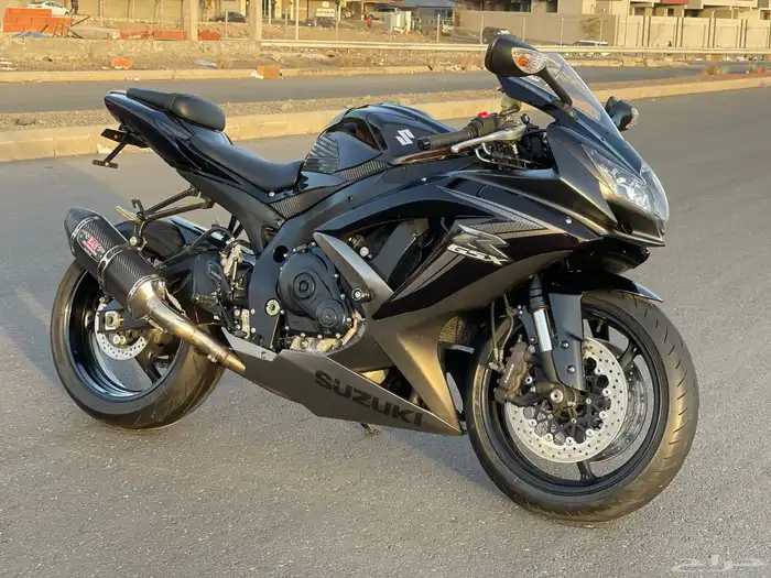 للبيع دباب سوزوكي 750 فيابر بلد 2010 0