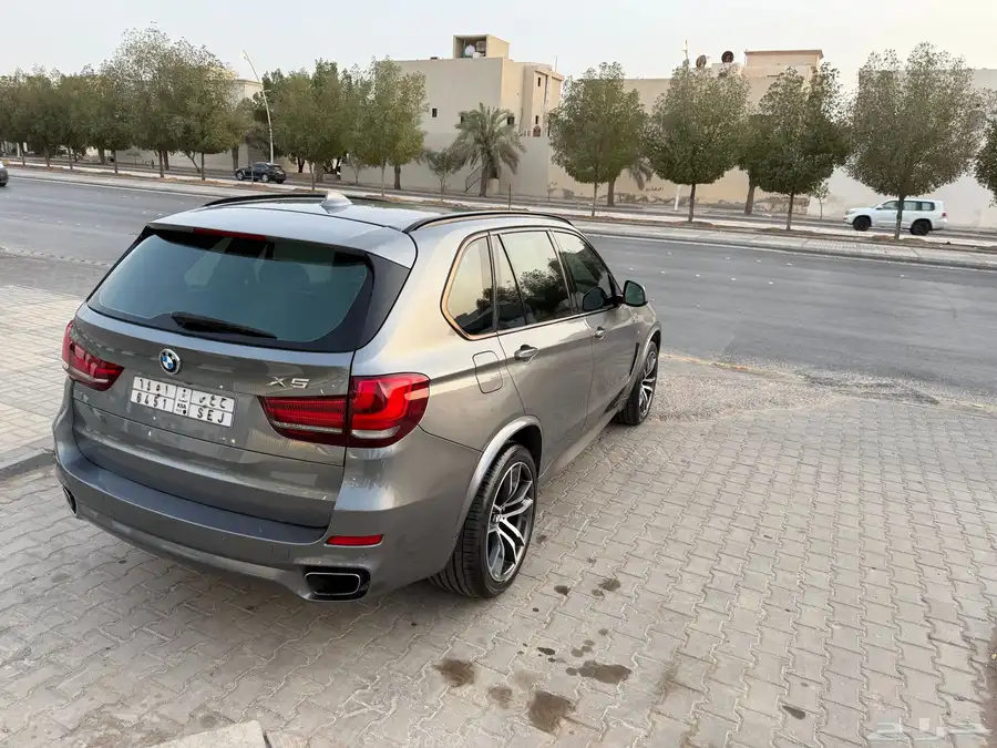 سيارة BMW X5 5
