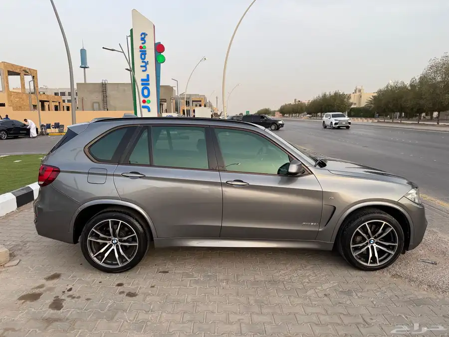 سيارة BMW X5 7