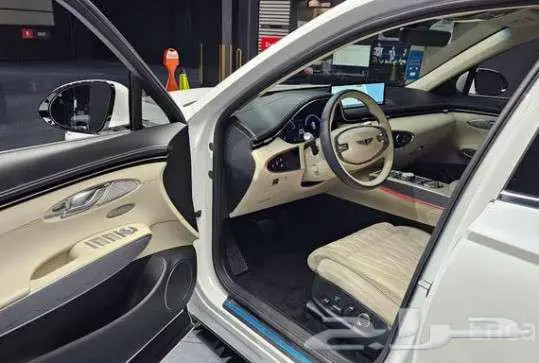جينيسيس GV70 2023 6