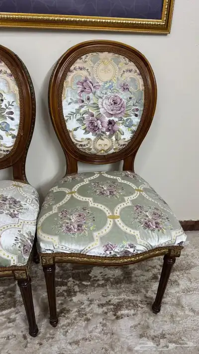طاولة طعام جديدة من ( هوم سنتر ) مع كراسي تفصيل خشب وطني 1