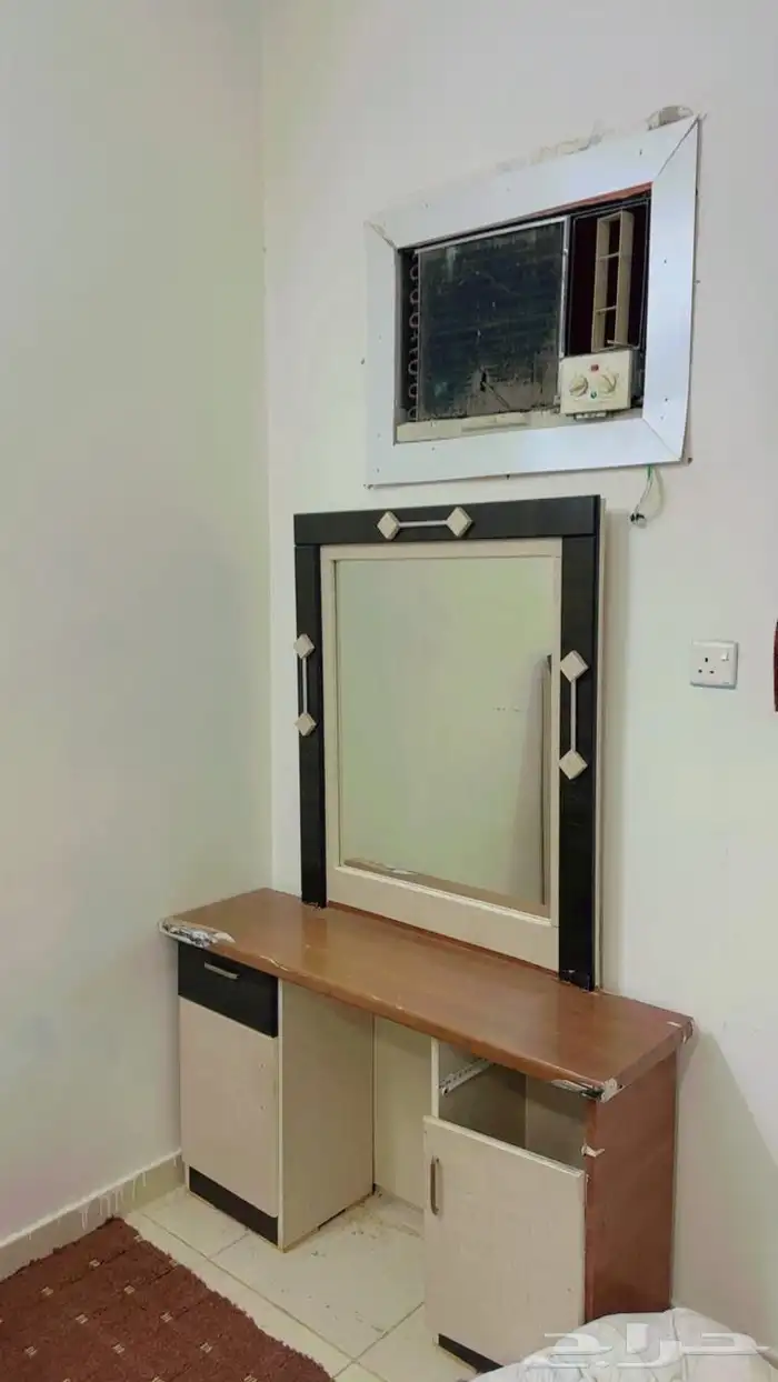 اثاث للبيع شاشه غرفة سرير كنب مجلس مكيف شباك مكنسه طاولة 8