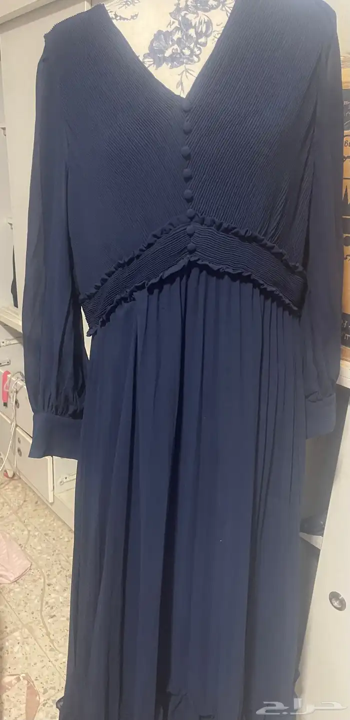 فساتين ناعمه لبس مره وحده ونظيفه وفيه بعضها جديد بكرته 3