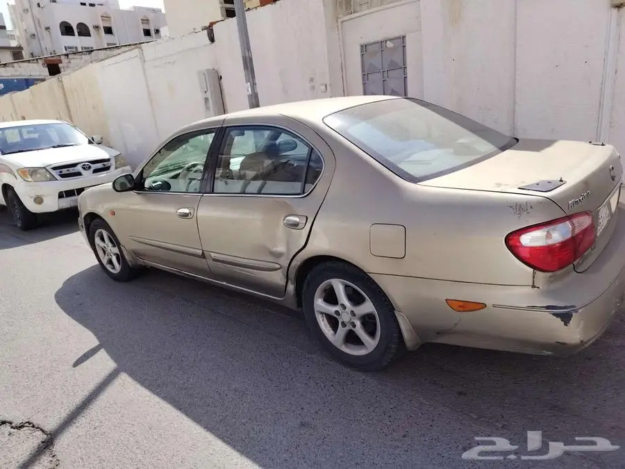 سيارة نيسان 2004 4