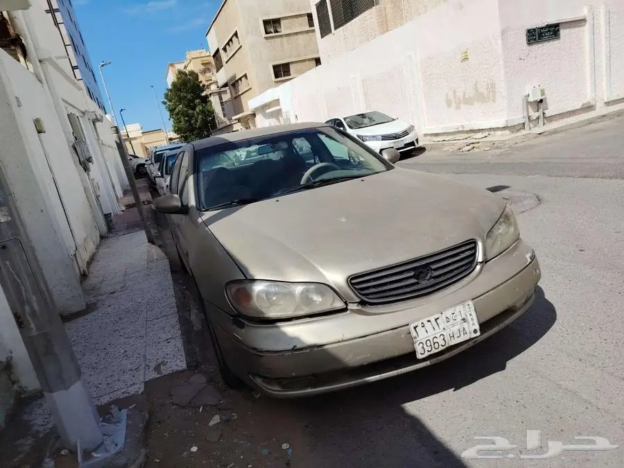 سيارة نيسان 2004 5