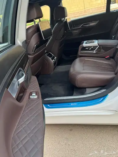 بي ام دبليو 740 2020 8