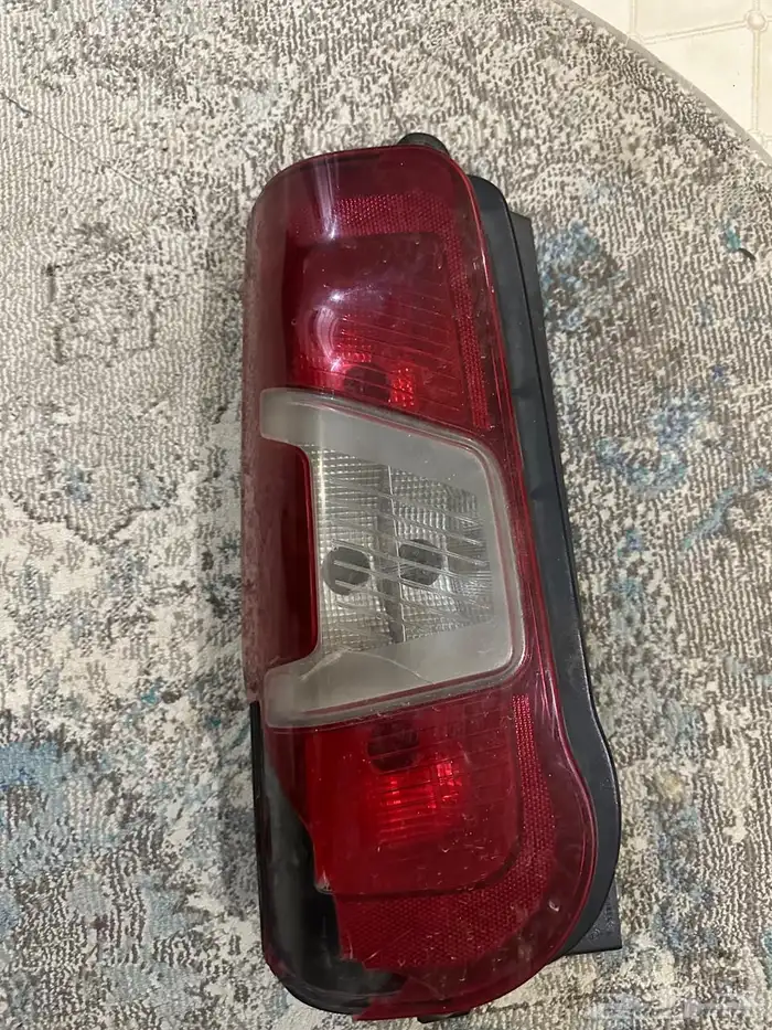 اصطب بيجو فان يسار 0