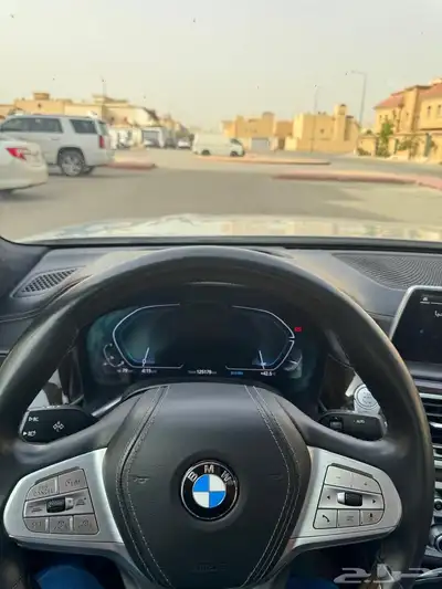 بي ام دبليو 740 2020 14