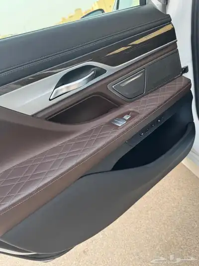 بي ام دبليو 740 2020 9