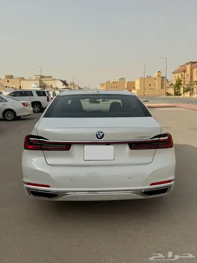 بي ام دبليو 740 2020 4