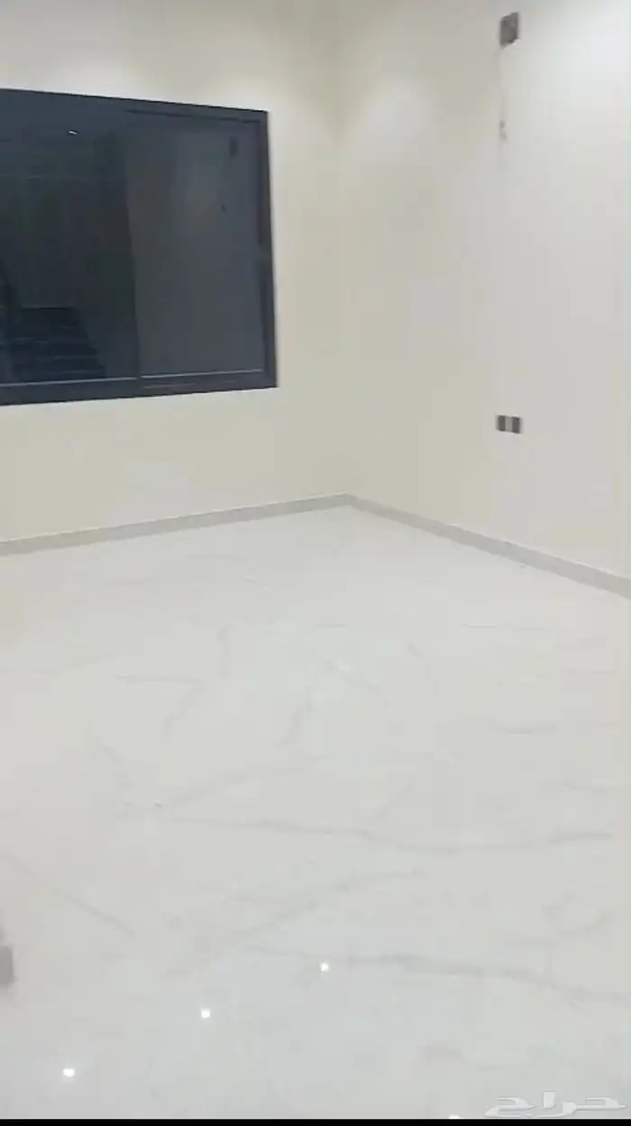 للبيع فله معها شقتين 12