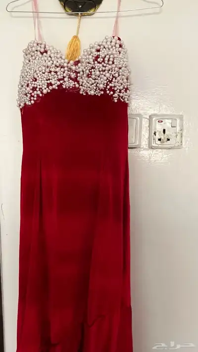 للبيع فستان يلبس L xl لبس 4 ساعات سعر البيع 100 4