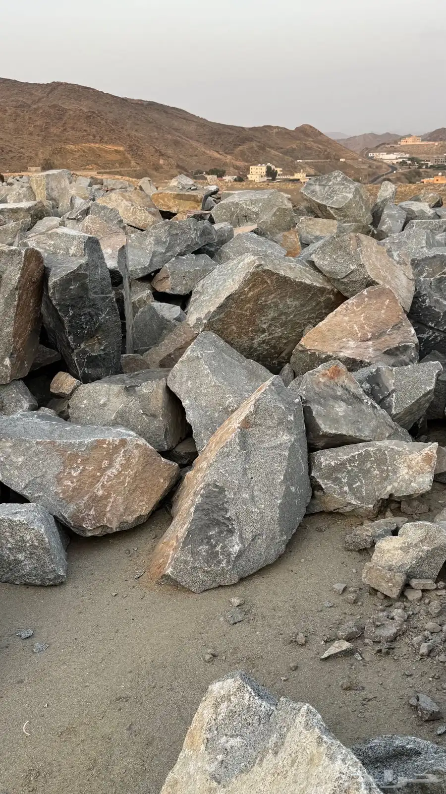 احجار جبال مباني كبير 1