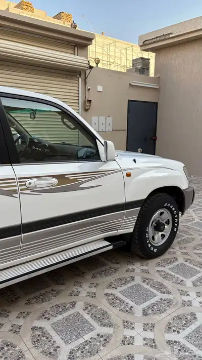 جكسار 2002 مخزن ( تم البيع ) 12