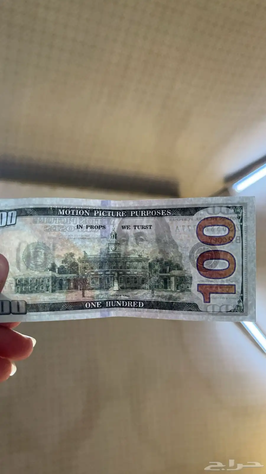 100 دولار 0