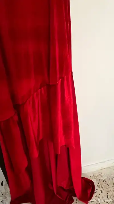 للبيع فستان يلبس L xl لبس 4 ساعات سعر البيع 100 2