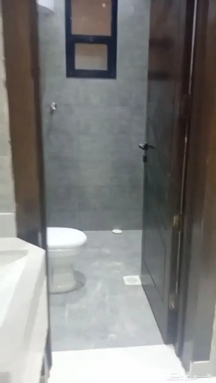 للبيع فله معها شقتين 13