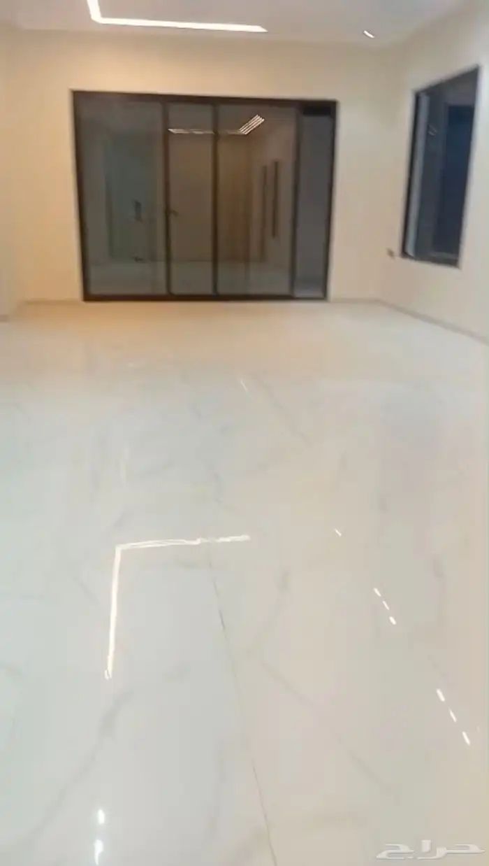 للبيع فله معها شقتين 6