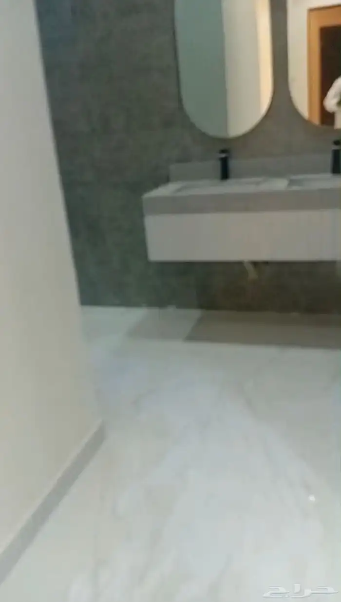 للبيع فله معها شقتين 3