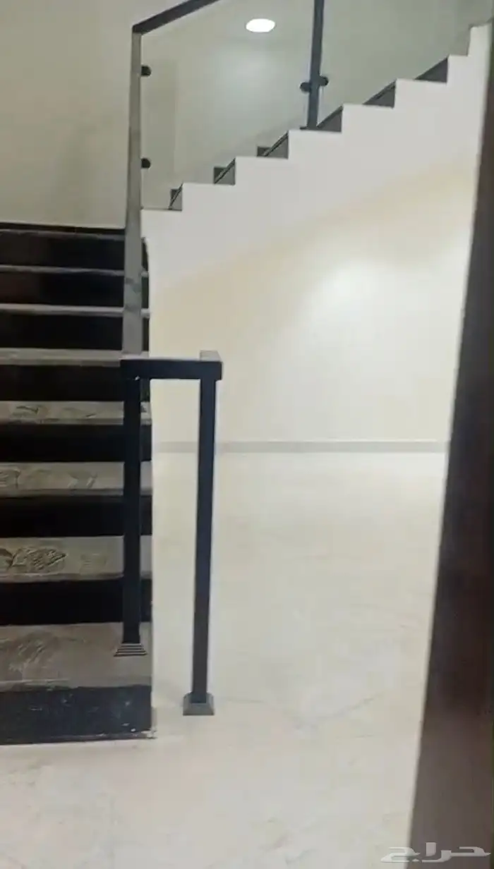 للبيع فله معها شقتين 5