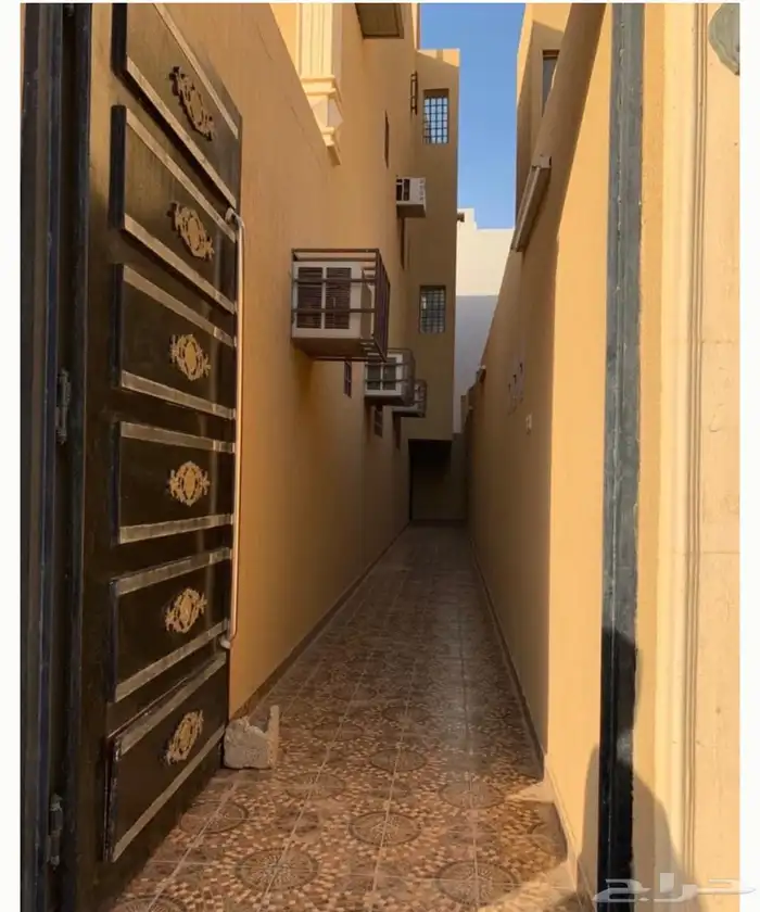 فيلا للبيع مع 3 شقق ظهرة لبن 9