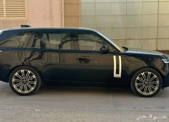 رنج روفر فوج اوتوبيوغرافي V8 2023 ناغي تحت الضمان والصيانه 3