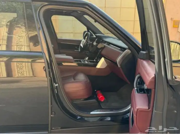 رنج روفر فوج اوتوبيوغرافي V8 2023 ناغي تحت الضمان والصيانه 14