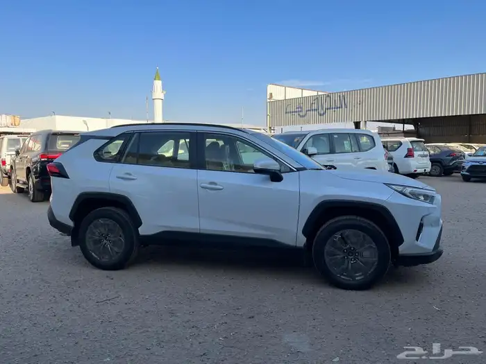 عروض التصفية على تويوتا رافور نص فل XLE موديل 24 1