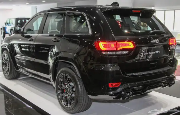 صدام خلفي مع دفيوزر SRT جراند شيروكي 2
