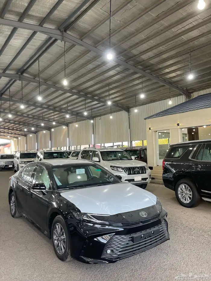 كامري E 2025 اسود 9