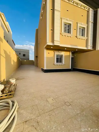 للبيع دور ارضي بحوش كبير مدخل سيارة في شمال الخميس 2