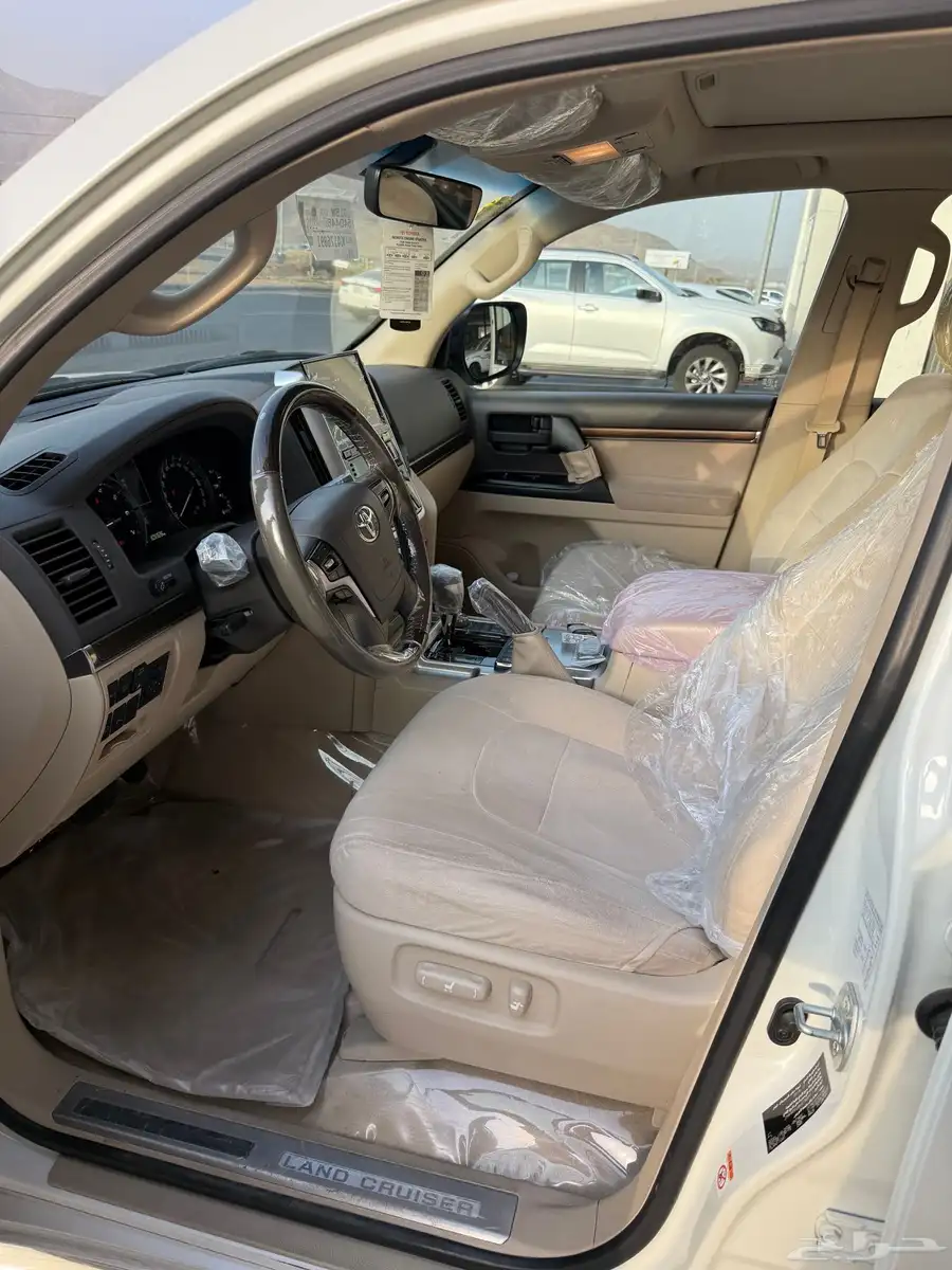 لاندكروزر تورينق الموديل 2019 14
