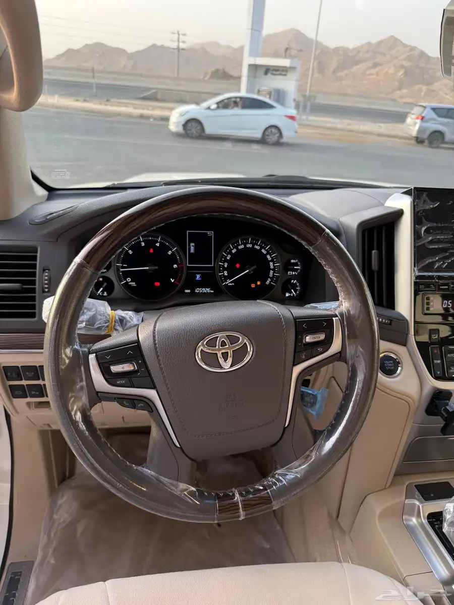 لاندكروزر تورينق الموديل 2019 17