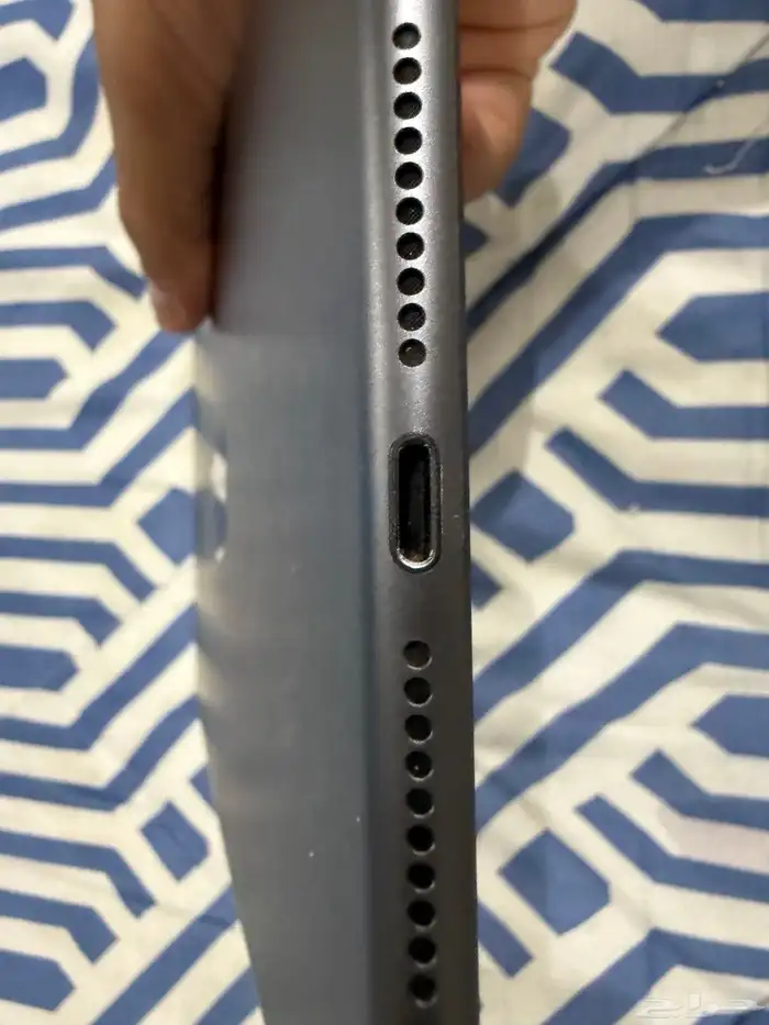 ايباد الجيل الخامس نضيف مره معه شاحن 0