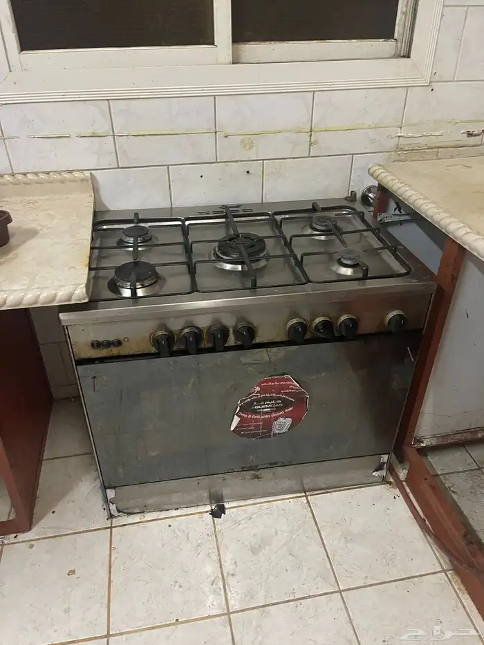 دولاب مطبخ ودولابين اطفال وبتوجاز ايطالي وكنب مستعمل 4