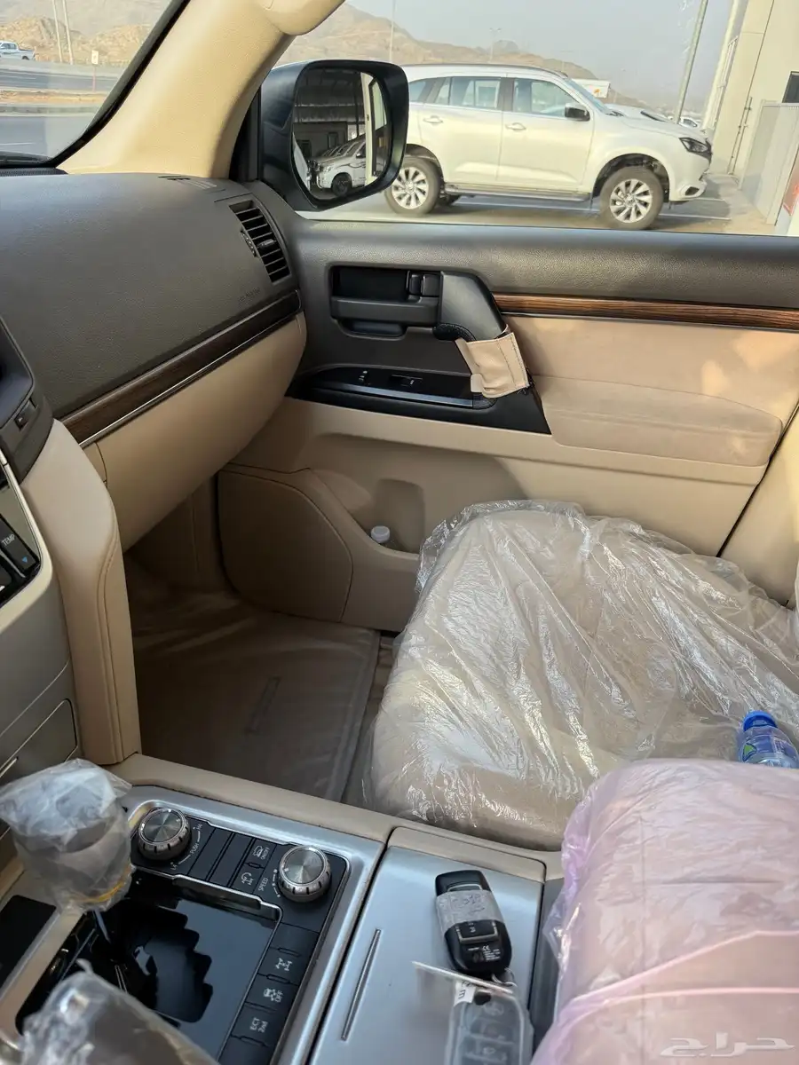 لاندكروزر تورينق الموديل 2019 16